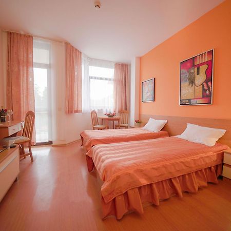בורובץ Apartments Flora-Daisy מראה חיצוני תמונה