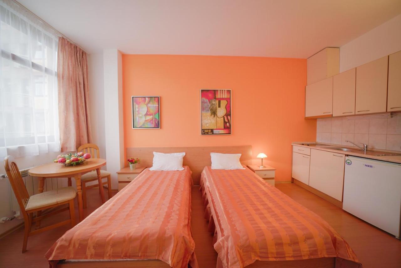 בורובץ Apartments Flora-Daisy מראה חיצוני תמונה
