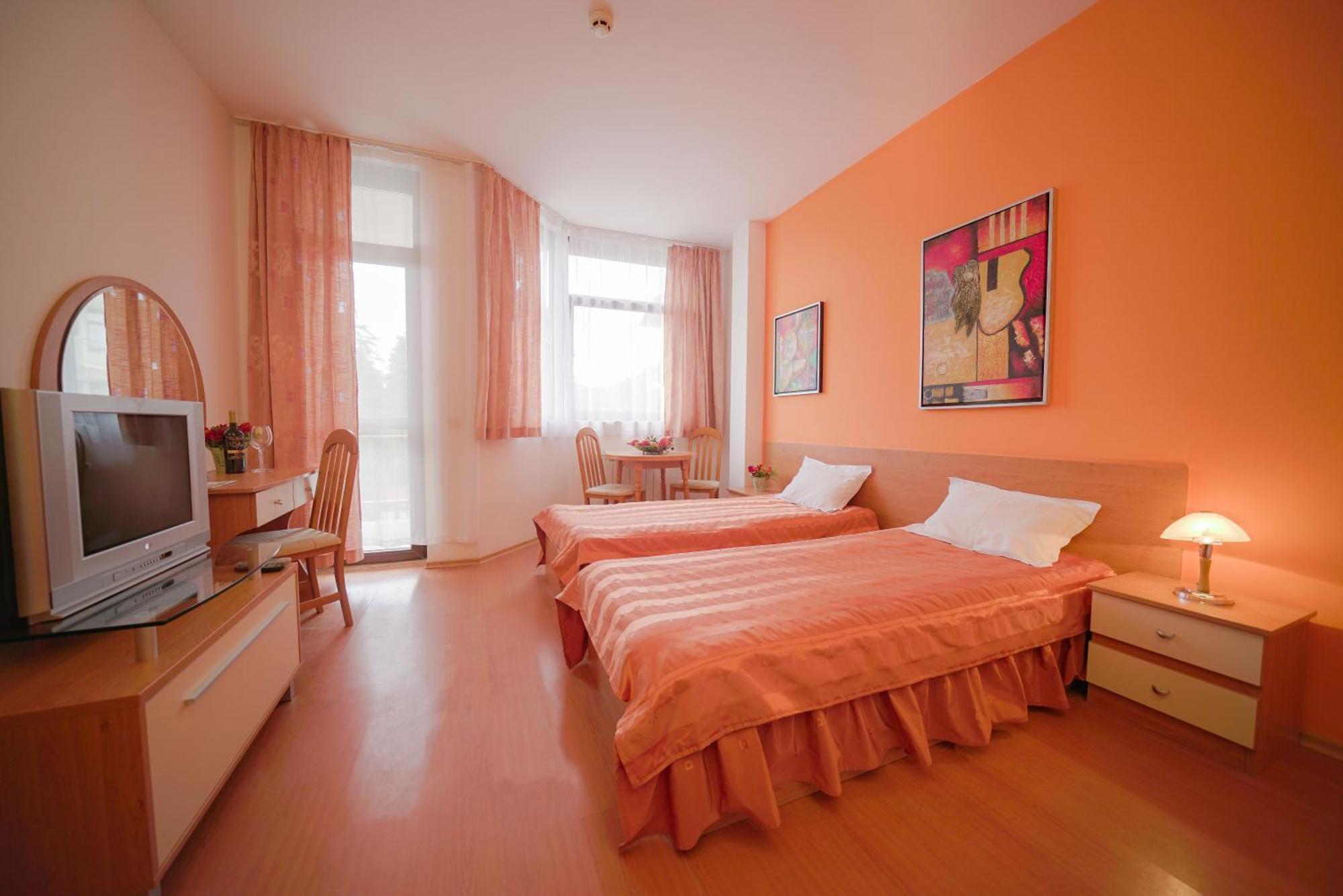בורובץ Apartments Flora-Daisy מראה חיצוני תמונה