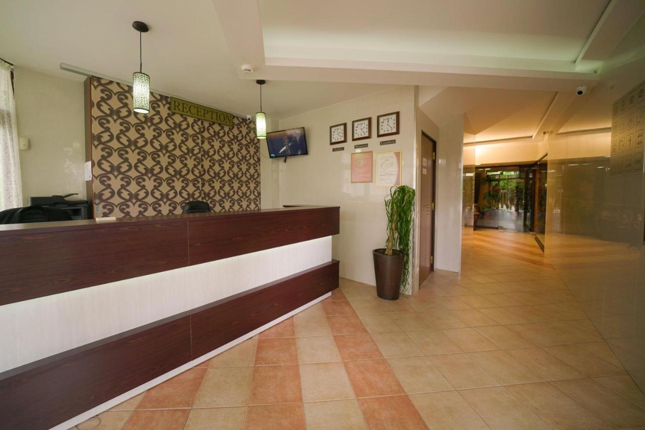 בורובץ Apartments Flora-Daisy מראה חיצוני תמונה