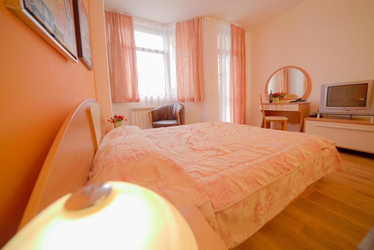 בורובץ Apartments Flora-Daisy מראה חיצוני תמונה