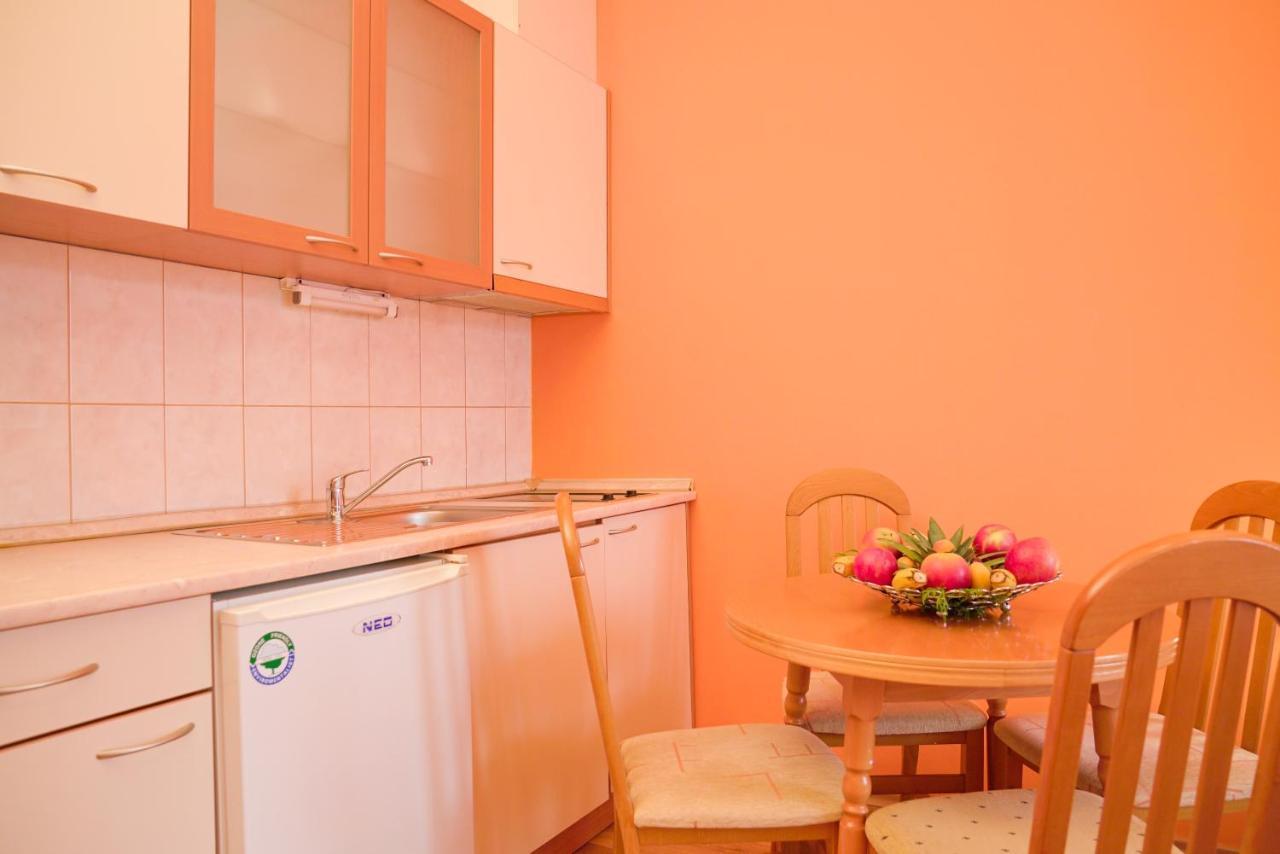 בורובץ Apartments Flora-Daisy מראה חיצוני תמונה