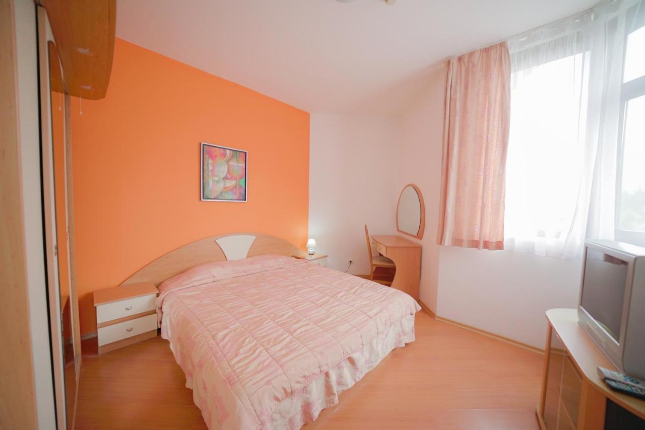 בורובץ Apartments Flora-Daisy מראה חיצוני תמונה